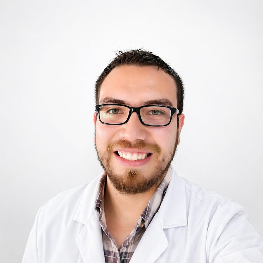 Dr. Sebastián Carvajal